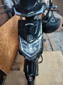 ELEKTROSKÚTR RACCEWAY E-FICHTL (2022) - TOP STAV