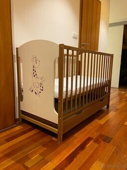 Postýlka 124x65 cm, polohovatelná s úložným výsuvem