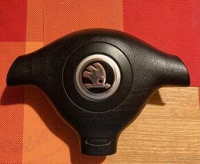Prodám Škoda airbag do tříramenného volantu.