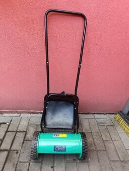 Ruční vřetenová sekačka na trávu