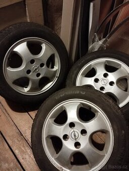 Kola s pneu na Opel