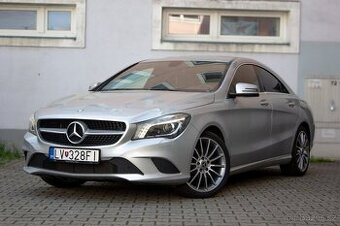 Mercedes-Benz CLA Kupé 180 AMG LINE