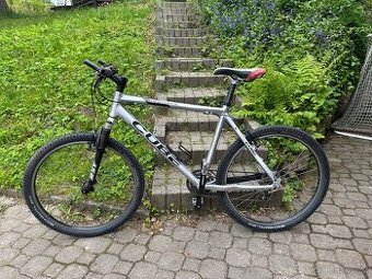 Horské kolo Cube 26" + přilba - 1