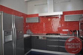 PRONÁJEM 3+1, o výměře 105 m2, v centru Jihlavy KRYTÝ BAZÉN