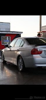 BMW E90 320i