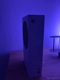 Prodám herní set – Xbox Series S + MSI 180Hz monitor + bezdr