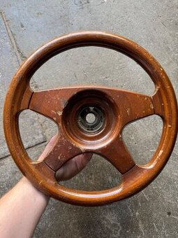 Dřevěný volant