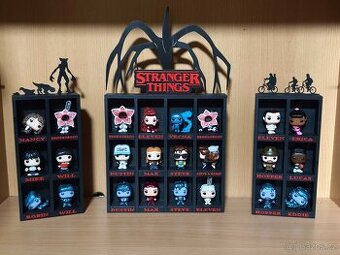Figurky + Stojan Stranger things