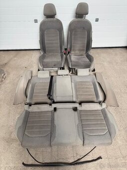 Světlé sedačky Golf 7 - ALCANTARA