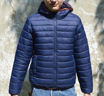 Chlapecká tmavomodrá prošívaná bunda vel. 158