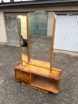 Retro toaletka se zrcadlem