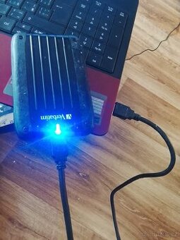 Přenosný pevný disk 750gb