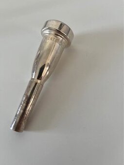 Nátrubky na trumpetu