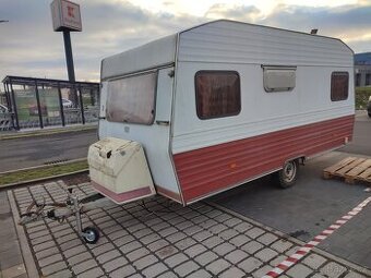 Buerstner 590/900kg, 100km/h