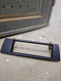 Redukční rámeček pro autorádio pro vozy BMW E90, 91, 92, 93