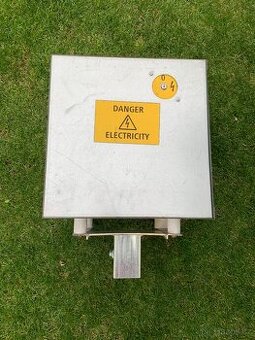 Schránka na zdroj ohradníku