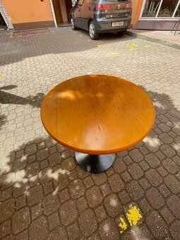 Prodáme dřevěný stůl