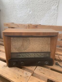 Tesla Harmonie II – retro lampové rádio ČSSR