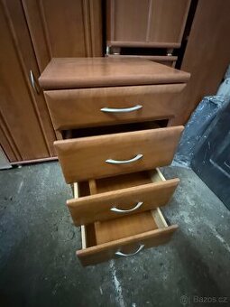 Kancelářský nábytek třešeň