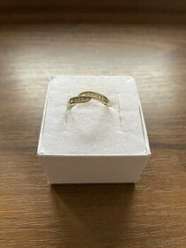 Zlatý dámský prsten se zirkony