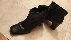 Dámské kožené kotníkové boty č. 40