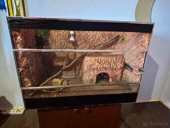 Prodám velké terárium 100x45x70 cm — 3D stěna + bazének