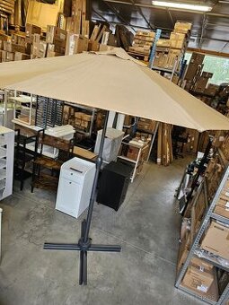 Nový slunečník s LED osvětlením 270245 cm