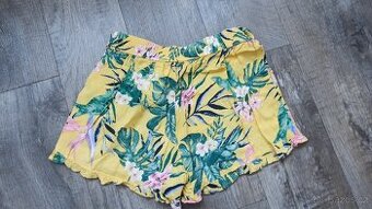 Kraťásky s volánkovým lemem vel.158/164 zn.H&M