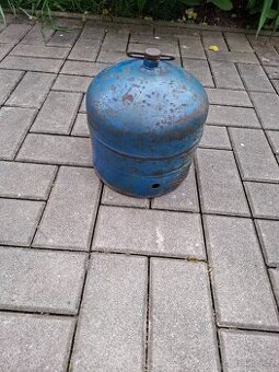 Prodám plnou malou plynovou bombu
