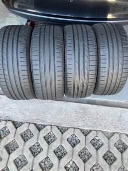 Pneu 215/45/16