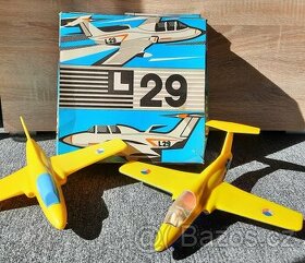 Letadla DELFÍN   L 29  a  krabice