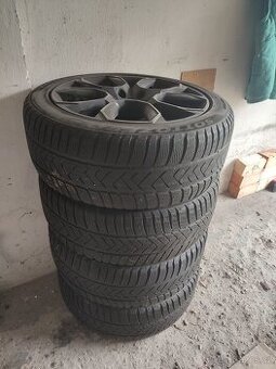 Prodám set 4ks zimní pneu včetně disků Škoda 235/45 R18