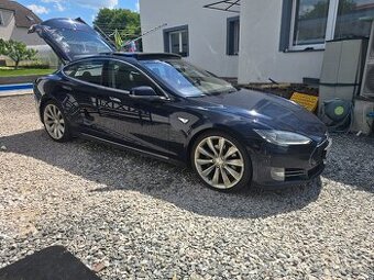 Tesla model S Free Supercharger