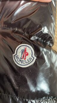 Moncler cerna bunda