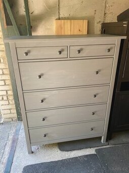 Komoda IKEA Hemnes se 6 zásuvkami - šedá