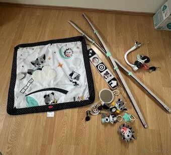 Hrací deka a kolotoč nad postýlku Tiny Love