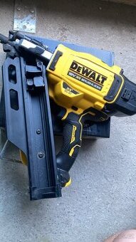 Hrebikovacka dewalt+ hrebiky 63mm