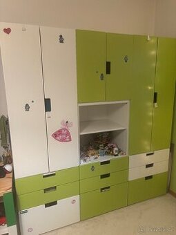 SESTAVA NÁBYTKU IKEA STUVA DO DĚTSKÉHO POKOJE
