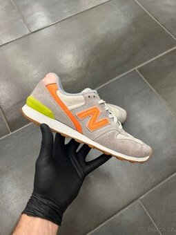 New Balance 696