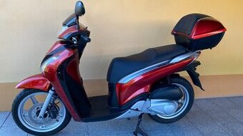 Honda SH 125i / po 1.majiteli / 2x klíč /nové pneu/ serviska