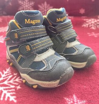 Dětské kotníkové botičky zn. MAGNUS vel. 23 stélka 150mm