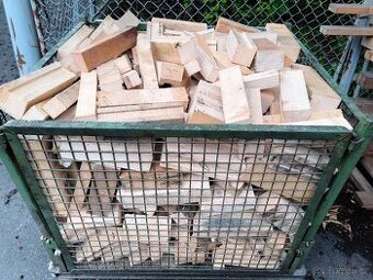 Palivo dřevo, hranoly.