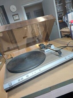 GRAMOFON TESLA  MC 600Q NA OPRAVU