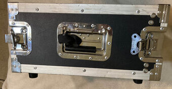 Rack 19" zařízení / 3-4 U používaný