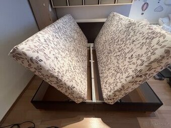 Dvoulůžková postel