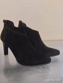 Prodám elegantní polobotky, semiše. V. 39
