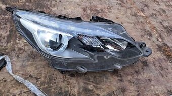 Predni prave svetlo PEUGEOT 2008 FACELIFT čočka 1685353880 L