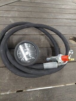 Sada pro měření tlaku oleje, vhodnou pro různá vozidla a str