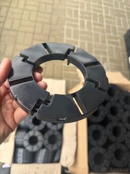 plastový terč pod dlažbu