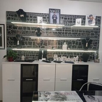 Prodávám nabytek do obchodu.